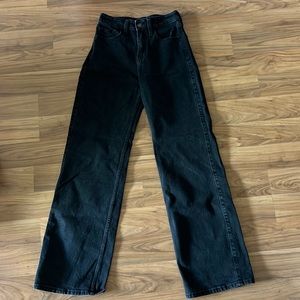 BRAND: Hollister; SIZE: 23; COLOR: Black